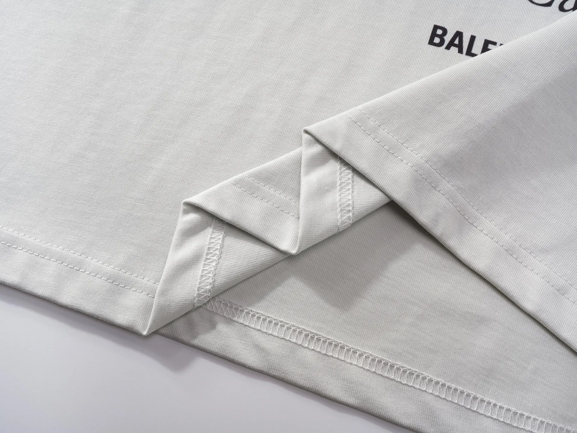 【 . Quality】BALENCI*GA/ .SS 25 New Arrival， T . . Authentic ， ！ 。 ZP 。 260 ， . ， ，。 。 . ， 。 OS . Same Style ：BL 253659 ： Size：XS S M L